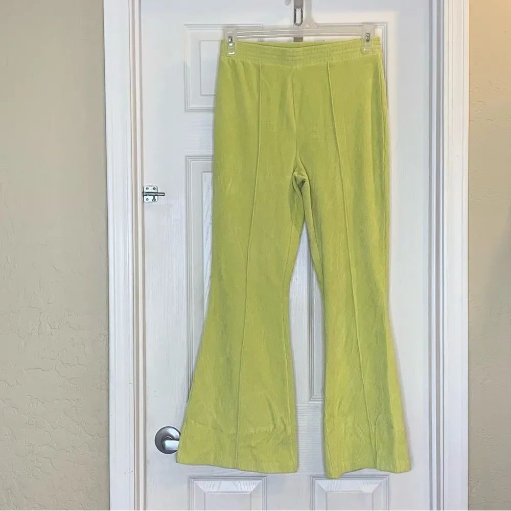 Aerie Women’s High-Rise Flare Corduroy Joggers Greenish-Yellow Size Medium
